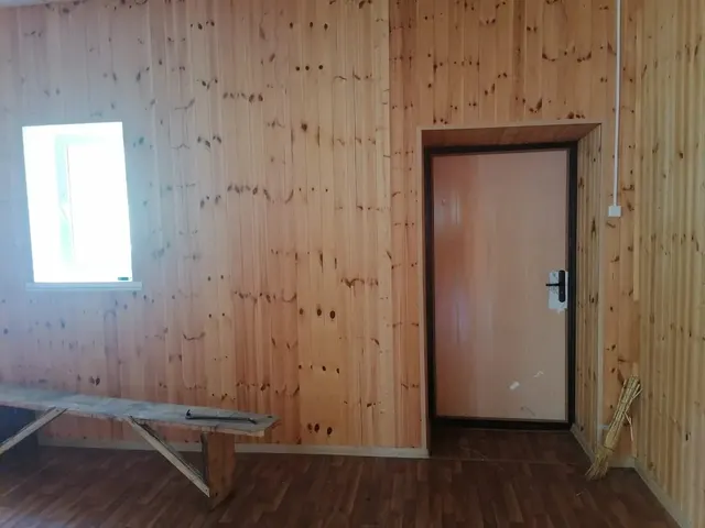 Нежилое здание с кадастровым номером 02:51:050501:290, площадью 124,2 кв.м., с земельным участком с кадастровым номером 02:51:050501:307, площадью 2728 кв.м, категории земель: земли населенных пунктов, разрешенное использование – для размещения здания школы