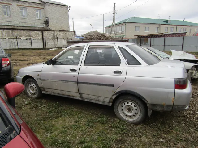 Автомобиль ВАЗ 21102 г/знак А592ВР72, 2003г.в. цвет светло-сереб. металл VIN XTA21102030638414 Ограничения ФССП на регистрационные действия. (ключи отсутствуют, документы отсутствуют, техническое состояние не проверялось, пробег не известен). Имущество продается в том виде, в каком оно есть, в случае продажи возврату/обмену не подлежит. За скрытые дефекты имущества Продавец ответственности не несет.