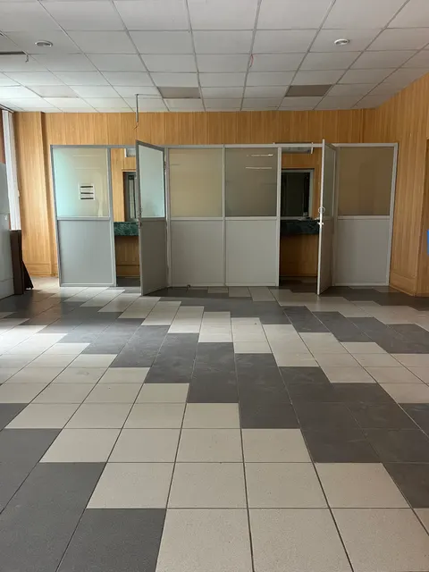 Встроенно-пристроенное помещение с земельным участком