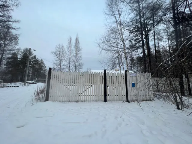 Объект недвижимого имущества с кадастровым номером 28:06:010803:308 – ЗДАНИЕ, площадью 160,2 кв.м., расположенное на земельном участке с кадастровым номером 28:06:010802:6, площадью 1080 кв.м., местоположение: Амурская область, г. Тында, пер. Комарова 5А.