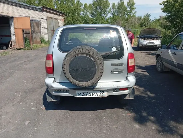 Легковой автомобиль CHEVROLET NIVA 212300
