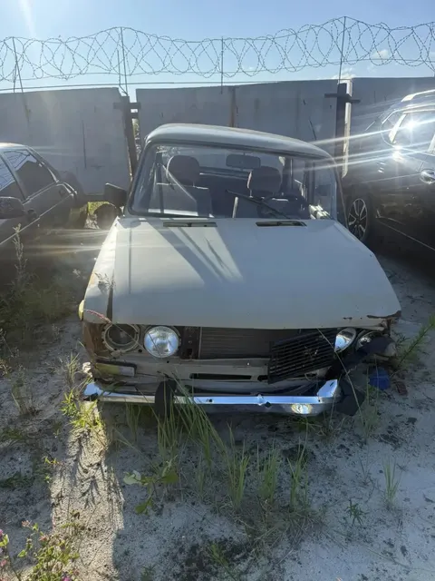 Автомобиль марки ВАЗ 21063, г.р.з. В539ХО89, 1988 г.в.  (ключи и документы отсутствуют, техническое состояние не проверялось, пробег не известен). Имущество продается в том виде, в каком оно есть, в случае продажи возврату/обмену не подлежит. За скрытые дефекты имущества Продавец ответственности не несет.
