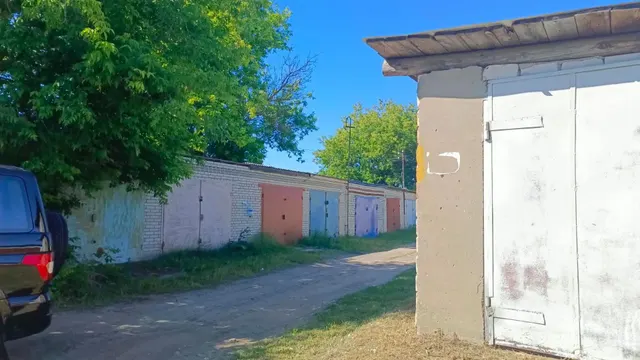 Гараж с земельным участком