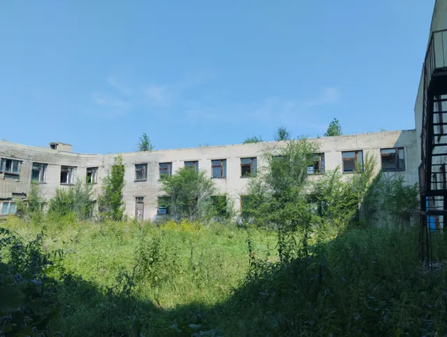 Здание школы, назначение: нежилое, площадь: 4652,6 кв.м., этаж: 3, кадастровый номер: 45:16:021001:548, расположенное по адресу: Курганская область, р-н Притобольный, с. Давыдовка, ул. Школьная, д. 18; земельный участок с кадастровым номером 45:16:021001:400, площадь 20267 кв. м, категория земель: земли населенных пунктов, вид разрешенного использования: для пришкольного участка, расположенный по адресу: Курганская область, Притобольный район, с. Давыдовка, ул. Школьная, д.18.