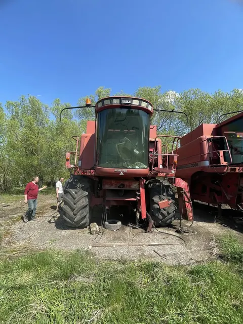 Комбайн зерноуборочный CASE 2366, заводской номер машины 177057, номер двигателя – 45677848, цвет красный, 2000 г.в., техническое состояние -  ремонту не подлежит.  Балансодержатель (продавец): Муниципальное унитарное предприятие «Альметьевское транспортное управление»