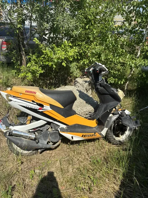 Механическое транспортное средство СКУТЕР "Irbis Centrios 50 cc2t" VIN LFFWB58A4D1000330. (ключи и документы отсутствуют, техническое состояние не проверялось, пробег не известен). Имущество продается в том виде, в каком оно есть, в случае продажи возврату/обмену не подлежит. За скрытые дефекты имущества Продавец ответственности не несет.