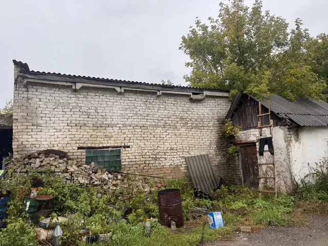 Здание гараж, расположенное по адресу: Рязанская обл., г.Сасово, ул. Ново-Елатомская, 75, с кадастровым номером 62:27:0011005:218, общей площадью 75,6 кв.м, количество этажей: 1, с земельным участком, общей площадью 200 кв.м., расположенным по адресу: Рязанская область, г. Сасово, ул. Ново-Елатомская, д. 75, с кадастровым номером 62:27:0011005:472