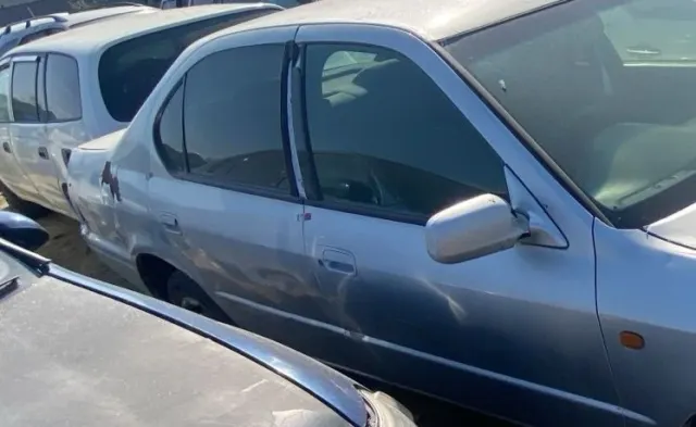 Автомобиль марки Toyota Camry, г/н О297КЕ14, серого цвета, передний бампер с большими трещинами, сзади возле фар наклеены серебристым скотчем, 1998г.в.