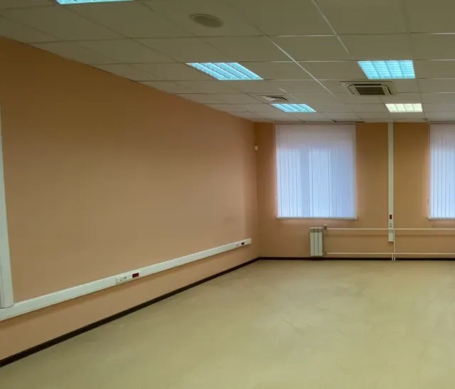 нежилое помещение площадью 37,0 кв.м (в нежилом здании, с кадастровым номером 63:09:0102161:616, 1 этаж: комната № 100) по адресу: Самарская область, г. Тольятти, Автозаводский район, ш. Южное, 161