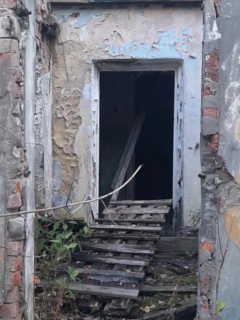 Нежилое здание, назначение – нежилое, кадастровый номер 74:41:0103018:39, площадь 457,6 кв.м, расположенное по адресу:  Челябинская область, г. Озерск,               ул. Заводская, д. 4
