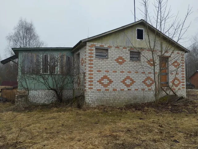 Здание с  кадастровым № 76:07:101701:72, назначение: нежилое, количество этажей: 1, в том числе подземных 0,  площадью 179,4 кв.м,  по адресу: Ярославская  область, Мышкинский район,  село Флоровское, улица Цветочная, дом 4,  с земельным участком с   кадастровым  № 76:07:101702:3, площадью 1802 кв.м,  по адресу:   Ярославская   область,  муниципальный район   Мышкинский,  сельское поселение Приволжское, село Флоровское, улица Цветочная,  земельный участок 4.