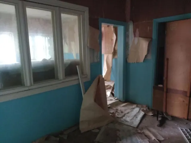 Нежилое здание площадью 324,4 кв.м., кадастровый номер 60:24:0051401:290 и земельный участок площадью 15000 кв.м., к№ 60:24:0051401:7, расположенные по адресу: РФ, Псковская область, м.о. Усвятский, д. Шершни, ул. Центральная, д.7А.