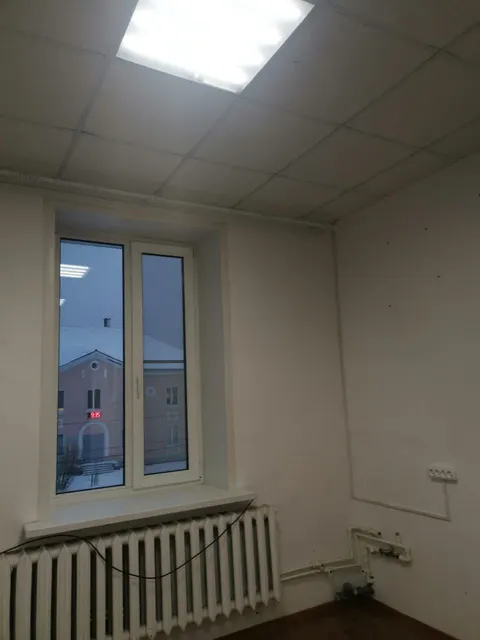 Нежилое помещение второго этажа, общей площадью 15,4 кв.м., расположенное по адресу: Архангельская область, Вельский район, р.п.Кулой, ул.Мира, д.10, помещение № 19. Помещение расположено на втором этаже нежилого двухэтажного здания (здание больницы), 1958 года постройки. Кадастровый номер объекта: 29:01:200127:17.