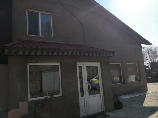 Часть жилого дома (квартира), эт.1,2, пл.126кв.м., кад.№25:34:016901:2278 и земельный участок, земли населенных пунктов, для обслуживания и эксплуатации части жилого дома, пл.735+/-9кв.м., кад.№25:34:016401:1141, адрес: Местополож. уст. относ. ор-ра, располож. в границах участка. Ор-р часть жилого дома. Почтовый адрес ориентира: Приморский край, г. Уссурийск, ул. Комарова, д. 1-г, кв. 1. Соб-к Комиссарова Р.Б