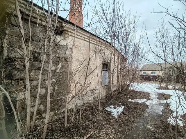 Здание котельной (под снос), площадь 121,3 кв.м, кадастровый номер 43:07:020112:285, 1958 года постройки, назначение здания: нежилое,  по адресу: Кировская область, Вятскополянский район, пгт Красная Поляна,  ул. Азина, д. 19, земельный участок, площадь 978 кв.м,  кадастровый номер 43:07:020112:520, категория земель: земли населенных пунктов, по адресу: Российская Федерация, Кировская область, муниципальный район Вятскополянский, городское поселение. Краснополянское,  поселок городского типа Кра