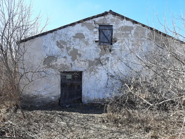 Нежилое здание (административное здание), общей площадью 82,2 кв.м., ,  нежилое здание (склад-гараж), общей площадью 136,2 кв.м., нежилое здание (склад), общей площадью 132,8 кв.м.,нежилое здание (склад-гараж), общей площадью 84,1 кв.м.,, в том числе земельный участок, площадью 1376 кв.м.,местоположение: Новосибирская область, Карасукский м.о., г. Карасук, ул. Сибирская, зд.26, зд. 26/1, зд. 26/2, зд. 26/3, з/у. 26.