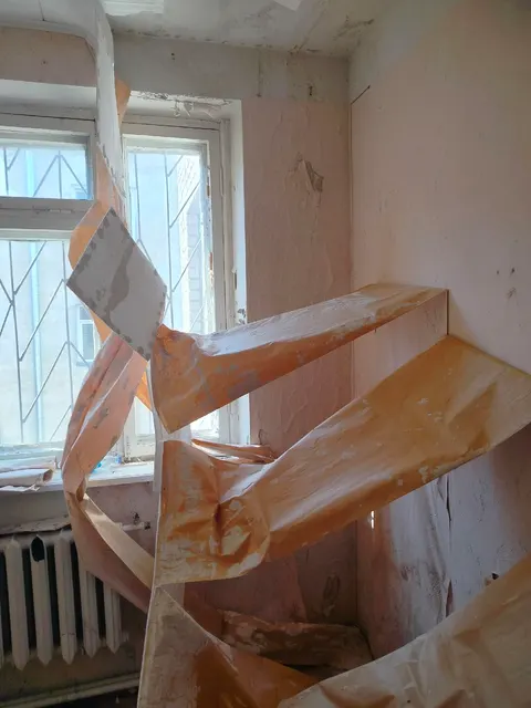 Нежилое помещение общей площадью 17,50 кв. м (кадастровый номер 53:23:7009401:295, РНФИ П13540000763), расположенное по адресу: г. Великий Новгород, пер. Мининский, д7