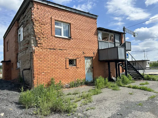 Здание с кадастровым номером 56:20:0801001:783 и земельный участок с кадастровым номером 56:20:0810006:42