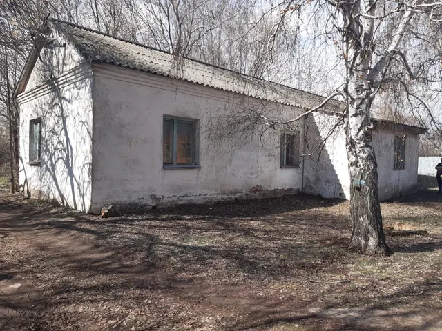 Продажа земельного участка площадью 913,0 кв.м, с расположенными на нем объектами недвижимого имущества – нежилое здание, площадью 121,1 кв.м, нежилое одноэтажное здание, площадью 52,6 кв.м, комплекс складских помещений, площадью 23,5 кв.м, комплекс складских помещений, площадью 46,6 кв.м, нежилое здание лаборатории, площадью 122,2 кв.м, нежилое здание, площадью 35,5 кв.м, нежилое здание, площадью 47,4 кв.м, по адресу: Саратовская область, р.п Духовницкое, ул. А. Марчука, д.11 а.
