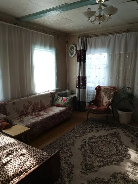 1/4 доли в праве общей долевой собственности на жилой дом, назначение: жилой дом, 1 этаж (в т.ч. подземных 0), площадь 52,1 кв.м., к/н 75:27:140123:48, по адресу: Российская Федерация, Забайкальский край, м.о. Тунгокоченский, пгт. Вершино-Дарасунский, ул. Транспортная, д. 67. Земельный участок, на котором расположен жилой дом по сведениям, предоставленным от Администрации Тунгокоченского муниципального округа правовые отношения на земельный участок не оформлены
