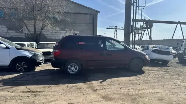 А/м CHRYSLER VOYAGER, гос. № Е125НМ30 (ключи), VIN 1C4GJ25BX2B666243, 2002 г/в. 1 шт