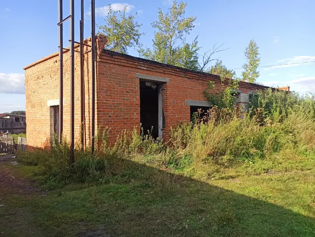 1) Здание, назначение: нежилое, 1-этажный (подземных этажей-0), общая площадь 134,6 кв.м., кадастровый номер: 72:02:0407019:371; 2) Земельный участок, категория земель: земли населенных пунктов, вид разрешенного использования: коммунальное обслуживание, площадь 245 кв.м., кадастровый номер: 72:02:0407019:613