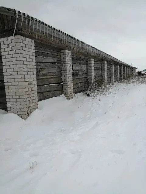 Здание  конюшни  по  адресу   Архангельская область, Мезенский район, д. Чижгора, ул. Центральная, д. 41
