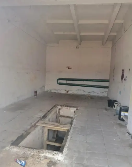 Помещение гаража площадью 38 квадратных метров, расположенное в нежилом здании гаража, общей площадью 218 кв. метров, кадастровый номер 34:38:010006:431, по адресу:  Волгоградская область, г. Урюпинск, пер. Попова, д. 34.