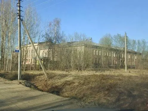 Нежилое здание с одновременным отчуждением земельного участка