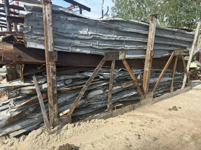 Лом черного металла массой 20 тонн. Имущество продается в том виде, в каком оно есть, в случае продажи возврату/обмену не подлежит. За скрытые дефекты имущества Продавец ответственности не несет.