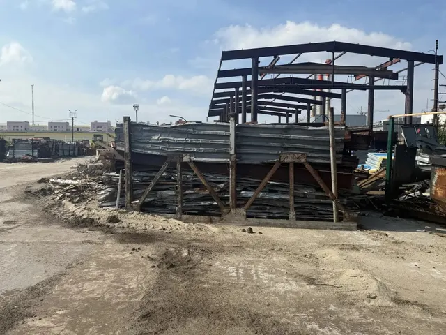 Лом черного металла массой 20 тонн. Имущество продается в том виде, в каком оно есть, в случае продажи возврату/обмену не подлежит. За скрытые дефекты имущества Продавец ответственности не несет.