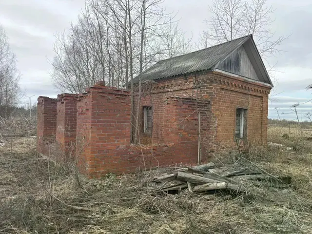 Изъятые на основании заочных решений суда выявленные ОКН: «Ансамбль земской больницы: хозяйственная постройка земской больницы», 1913 г.,площадью 198,1 кв. м, по адресу: ЯО, р-н Гаврилов-Ямский, с. Великое, ул. 1-я Красная, д.37, корп.5, «Ансамбль земской больницы: часовня земской больницы», 1913 г., площадью 14,6 кв. м, по адресу: ЯО, р-н Гаврилов-Ямский, с. Великое, ул. 1-я Красная, д.37, корп.3  и земельный участок с кадастровым номером 76:04:020103:821
