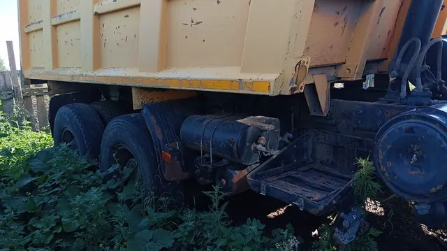 Грузовой самосвал МАЗ-5516Х5-471-050, ПТС 63 ОВ 382287 от 22.12.15, VIN Y3M5516X5G0000127, год изготовления ТС – 2015, модель, № двигателя ЯМЗ-65853 №F0583178, цвет кузова – красный, регистрационный знак X255МН124