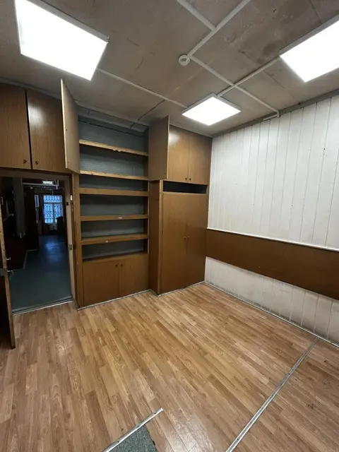 Нежилое помещение площадью 57,3 кв.м (1 этаж), расположенное  по адресу: г. Новосибирск, ул. Дмитрия Шамшурина, дом 100