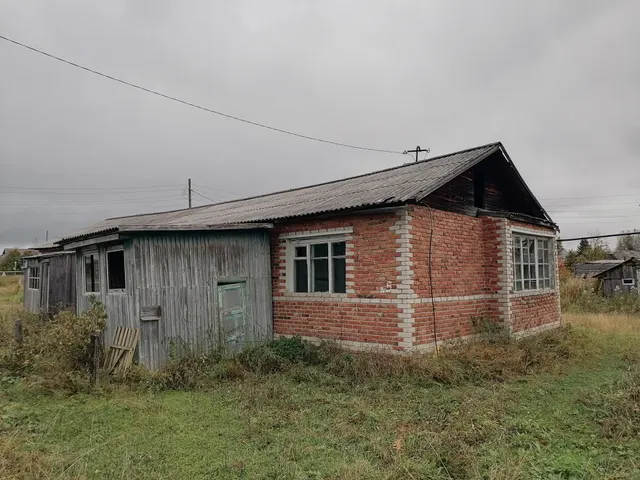 Государственное имущество, находящееся в собственности Республики Коми, расположенное по адресу: Республика Коми, г. Ухта, д. Лайково, ул. Центральная, д. 1 с земельным участком