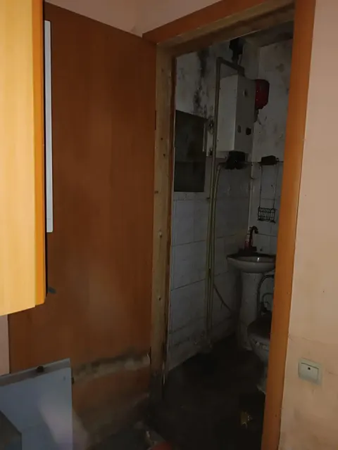 Нежилое встроенное помещение на первом этаже жилого дома литера А-IV, кадастровый номер 93:21:0010136:11880, общей площадью 43,0 кв.м., расположенное по адресу: Донецкая Народная Республика, городской округ Горловка,  г. Горловка, Центрально - Городской район,  улица Пушкинская, 62, помещение 18