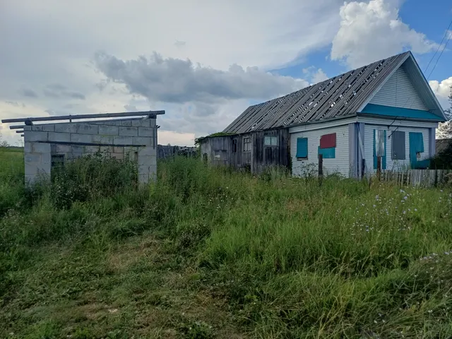 Земельный участок (с расположенным на нем жилым домом)