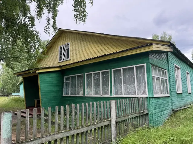 Здание детского сада Светлячок, с кадастровым номером 29:01:000000:836, площадью 435,5 кв.м., расположенное по адресу: Российская Федерация, Архангельская область, м.о. Вельский, д. Лукинская, д. 5Б, одновременно с отчуждением земельного участка с кадастровым номером 29:01:140609:68, площадью 6815 кв.м., по адресу: Архангельская область, Вельский район, МО "Муравьевское", дер. Лукинская, д. № 5Б, строение 1