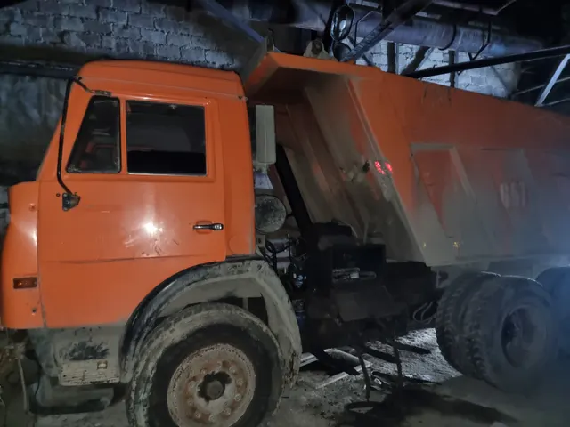 Самосвал КАМАЗ 65115, 2011 г.в., г/н Т867КЕ14, VIN XTC651150B23 86901. Местонахождение: РС(Я), г. Якутск. Собственник АО "Строительное управление-888".