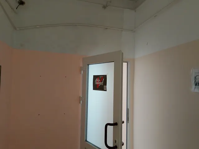 Помещение площадью 141,1 кв.м, кадастровый номер 43:07:020114:505,  по адресу: Кировская область, Вятскополянский район ,  пгт Красная Поляна, улица Советская, дом 10, помещение 1