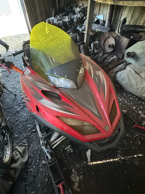 Снегоход марки "YAMAHA VENOM".