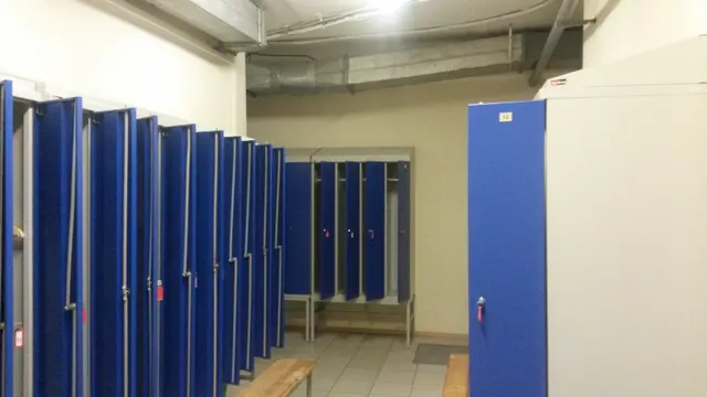 400/10000 доли Российской Федерации в праве общей долевой собственности на нежилое помещение площадью 605,7 кв. м. с кадастровым номером 66:41:0301009:373,  расположенное по адресу: Свердловская область, г. Екатеринбург, ул. Московская, д. 11.