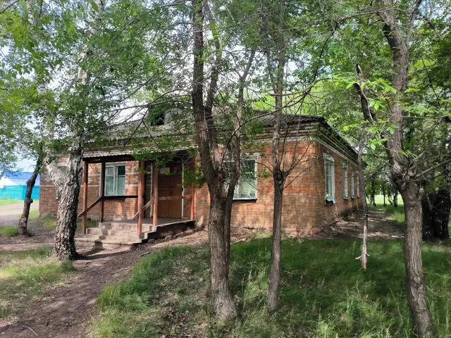 Здание профилактория по адресу: Курганская область,  Притобольный район,  с. Боровлянка,  ул. Спортивная, д. 14