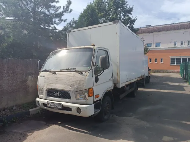 грузовой автомобиль фургон изотермический 47507А на базе HYNDAI