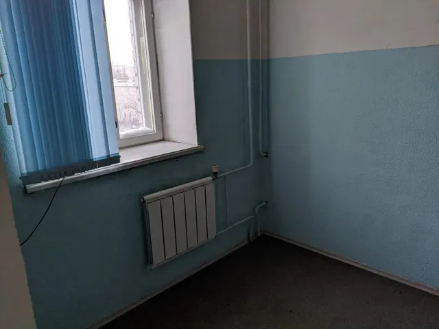 Нежилое помещение № 23 площадью 6,2 кв.м, расположенное на 2 этаже здания по адресу: Вологодская область, Сокольский муниципальный район, городское поселение город Сокол, город Сокол, улица Советская, д. 81.