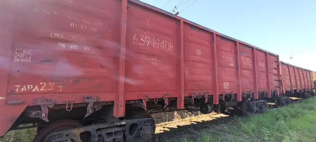 Полувагон 4-осный с люком и в полу без тормозной площадки
