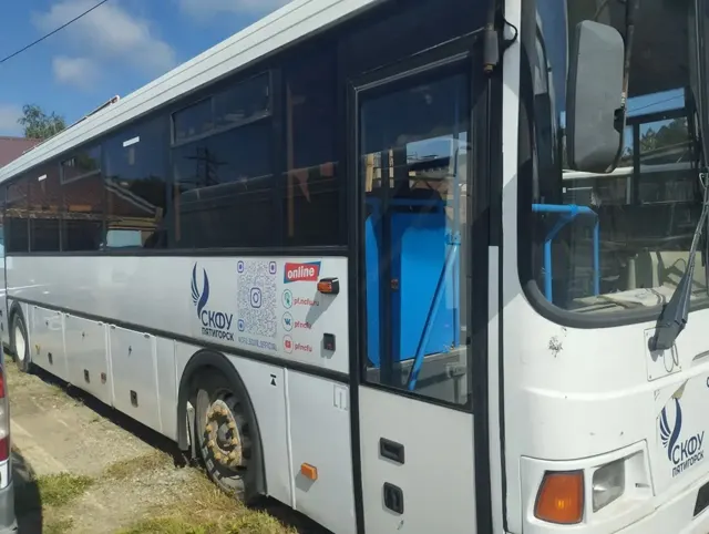 1. Автобус КАВЗ-4238-01 гос. номер О 328 РУ 126, VIN XTY52563TA0023297, номер кузова XTY52563TA0023297, 2010 года выпуска, цвет белый, инвентарный номер М 111217329, стоимость 254 800,00 рублей.  2. ЛиАЗ 525634, автобус гос. номер О 358 РУ 126, VIN Z7N423801F0001422, номер кузова Z7N423801F0001422, 2010 год выпуска, цвет белый, инвентарный номер Т000011930, стоимость 192 600,00 рублей.  3. Автобус КАВЗ-4235-31 гос. номер О 374 РУ 126, VIN Z7N423531A0001650, номер кузова Z7N423531A0001650, 2010