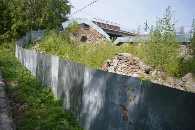 Нежилое здание площадью 356,5 кв. м, являющемся объектом культурного наследия федерального значения «Старый Нейво-Алапаевский завод», расположенное по адресу: Свердловская область, г. Алапаевск, Металлургический завод, признанное в установленном законом порядке находящимся в неудовлетворительном состоянии