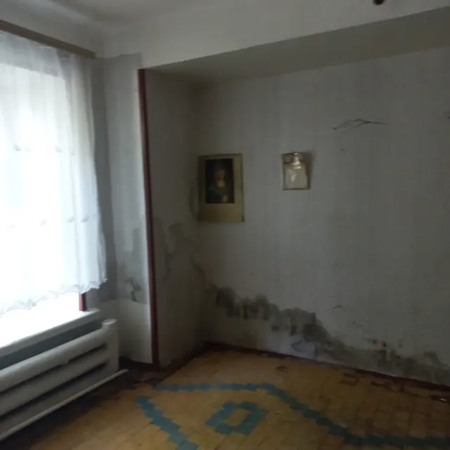 административное здание, назначение: нежилое, площадью 678,5 кв.м (кадастровый номер 67:25:0010602:62) с земельным участком (кадастровый номер 67:25:0010602:48)  площадью 1697 +/- 14 кв.м расположенными по адресу: Смоленская область, Ярцевский район, г. Ярцево, ул. Ленинская, д. 17