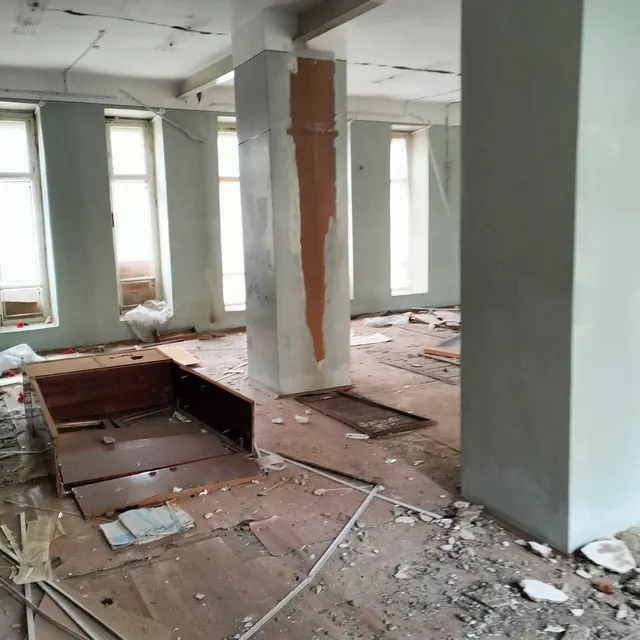 здание, назначение: нежилое, количество этажей: 3, в т. ч. подземных этажей: 1, площадь 707,1 кв. м, кадастровый номер: 56:44:0446013:34, адрес: г. Оренбург, ул. Терешковой/Постникова, № 15/48; гараж, назначение: нежилое, количество этажей: 1, в том числе подземных 0, площадь 49,8 кв. м, кадастровый номер: 56:44:0446013:53, адрес: г. Оренбург, ул. Терешковой, д. 15; земельный участок, площадь: 881 +/- 10 кв. м., кадастровый номер: 56:44:0446013:275